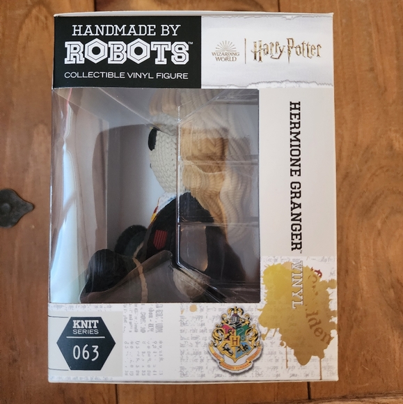 Hermione Granger Collectible Vinyl Figurine - Picture 5 of 9